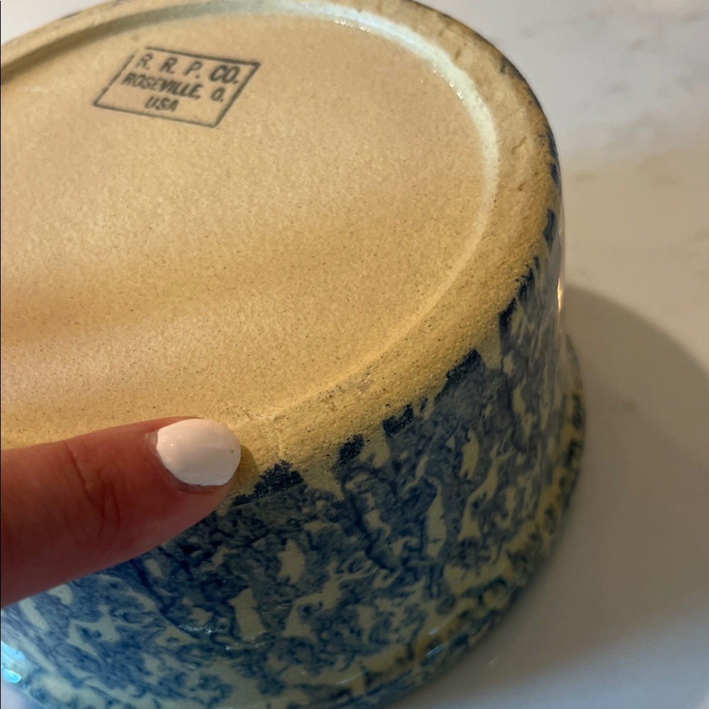 RRP CO Roseville, O USA Blue and Cream Ceramic  Bowl - Picture 4 of 9